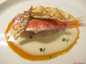 Triglia, crema di patate e rosmarino, pelle di patata fritta, timo e salsa di fumetto di triglia, Porticciolo 84, Lecco