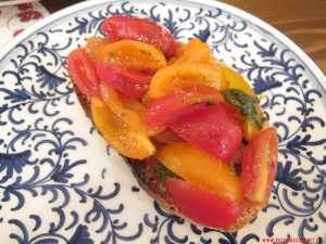 Bruschetta al pomodoro, Pizzium, Milano.