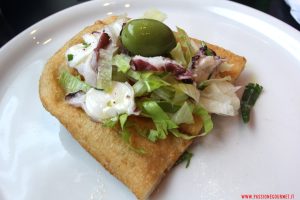 Bruschetta polpo, olive e limone, Masardona, Napoli