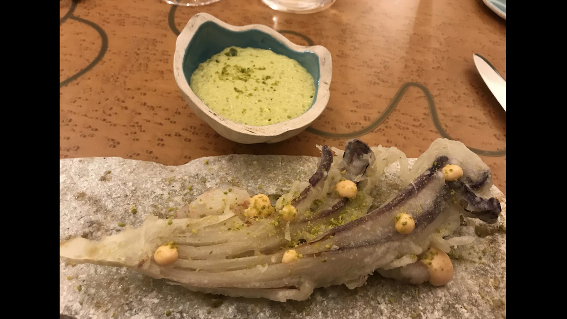 Amistà 33, Tardivo croccante, pistacchio e scampi