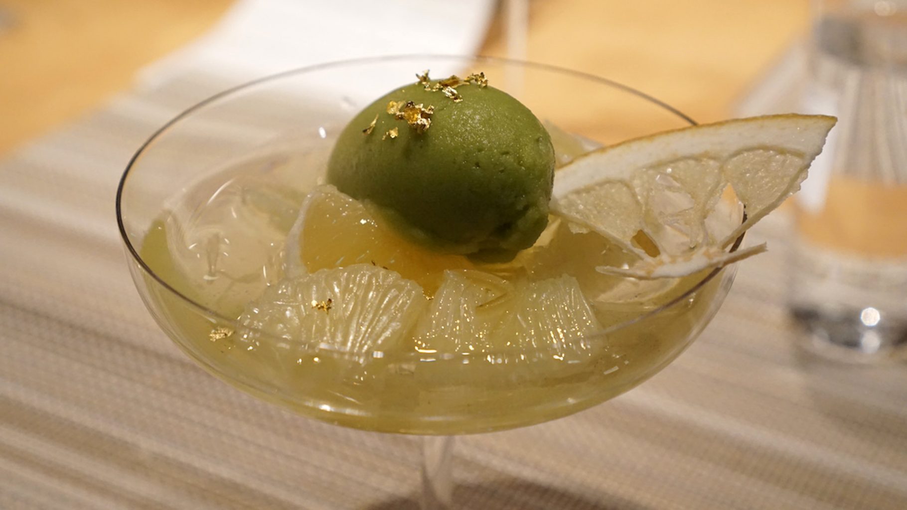 Sugalabo, pomelo Buntan con gelato al basilico
