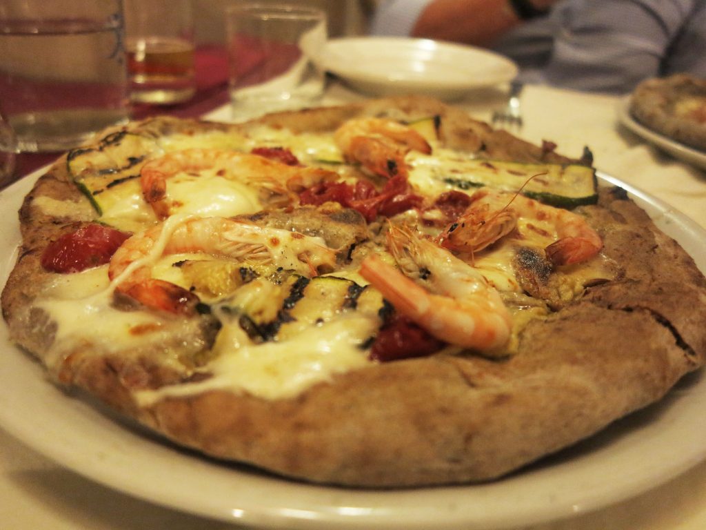 Impasto alla canapa, crema di carciofi, gamberi, zucchine e pomodori soleggiati, Dal Penga, Pizza, Lecce, Puglia