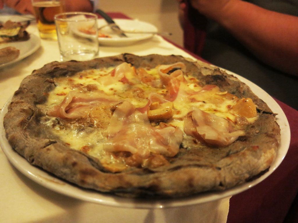 Impasto di grano arso, crema di melanzane, porcini e guanciale di Norcia, Dal Penga, Pizza, Lecce, Puglia